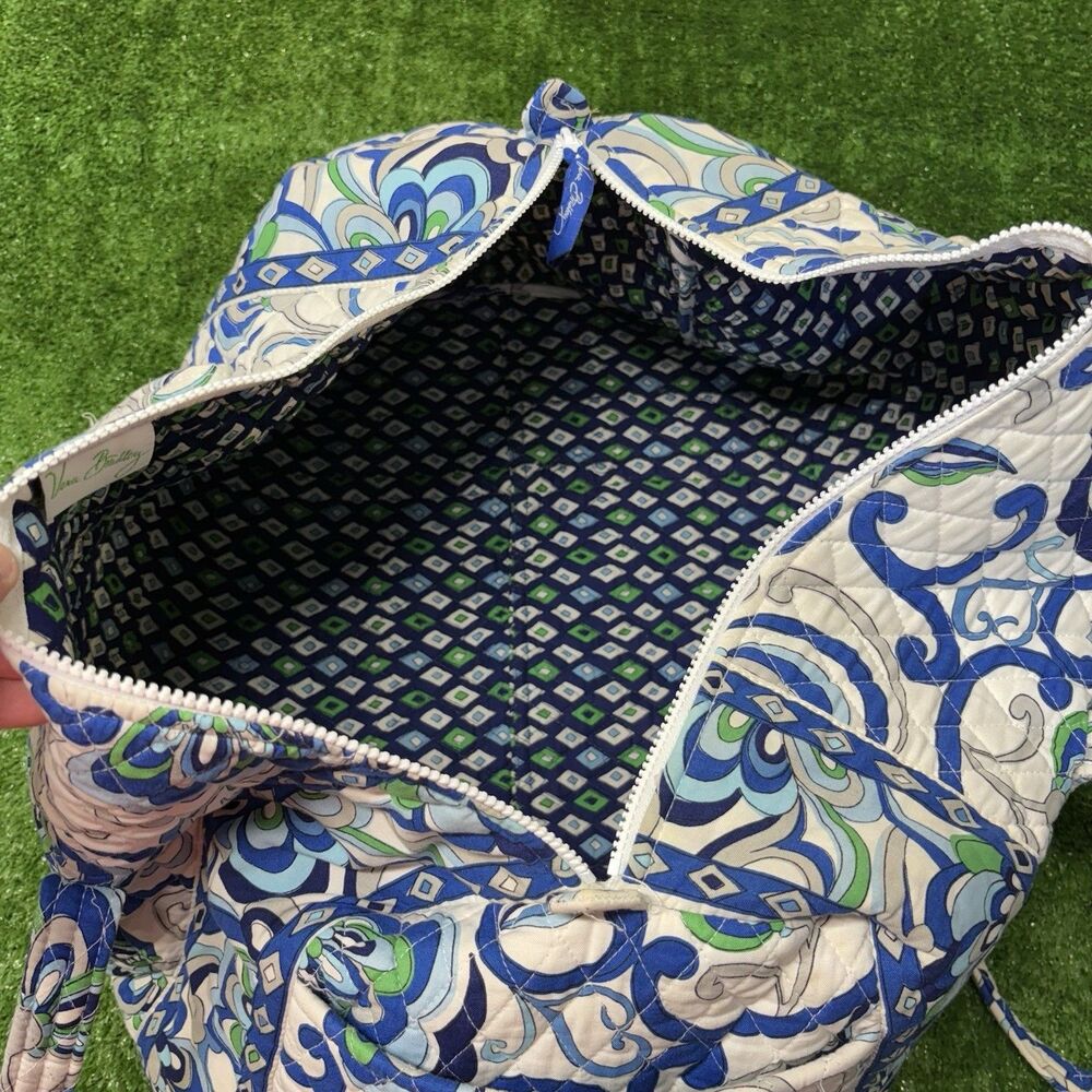 Womens VERA BRADLEY Large Size Duffel Bag 22x12x12 Mediterranean White RETIRED - Picture 10 of 10